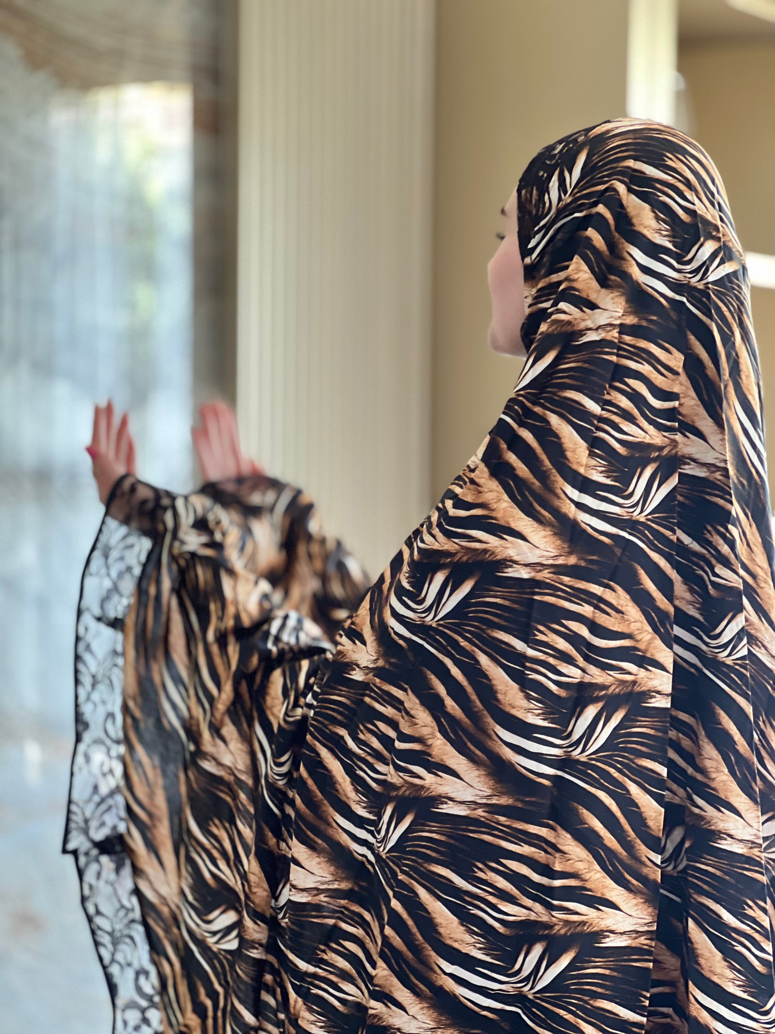 Tiger pattern prayerset