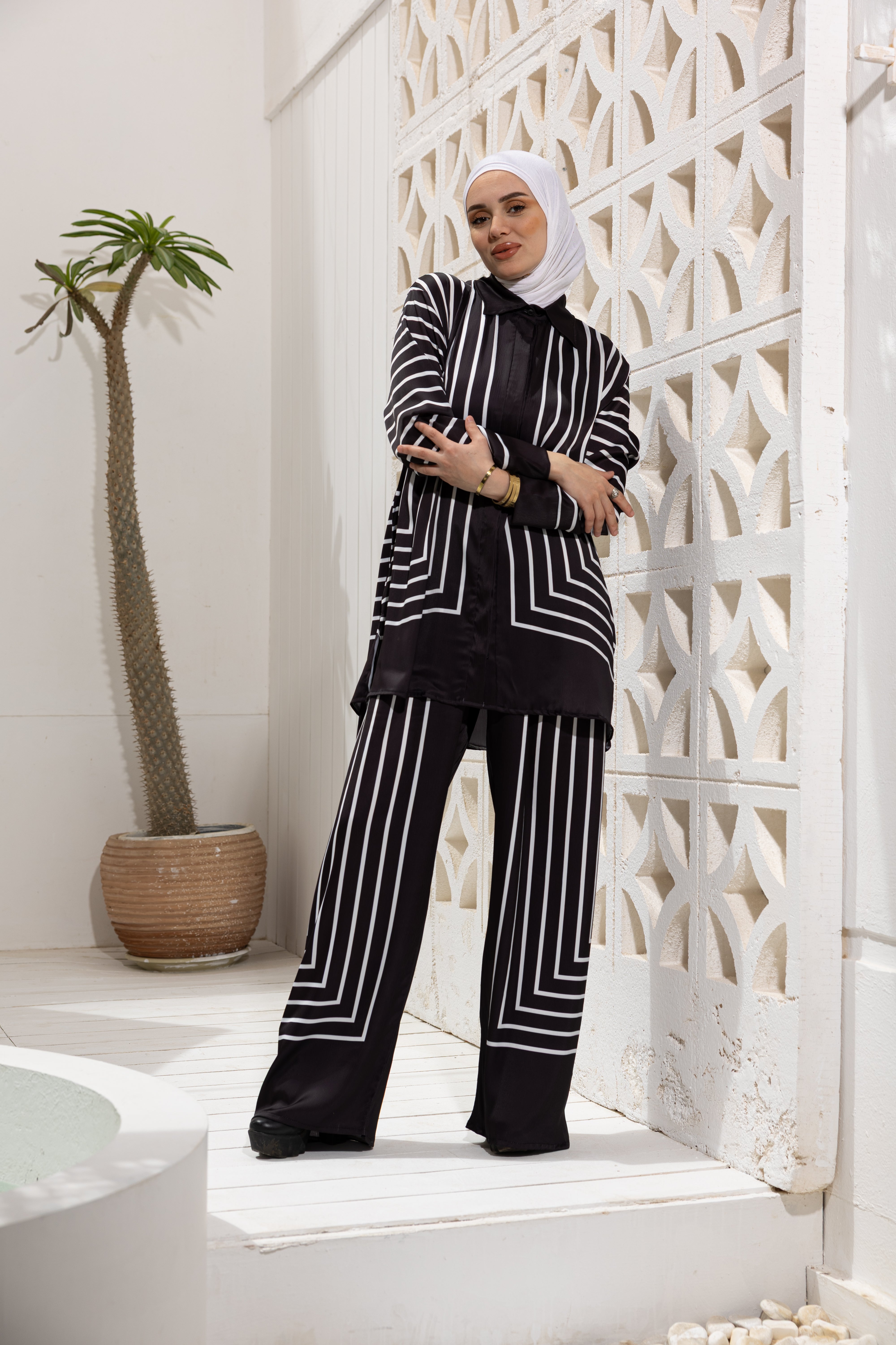Khotoot black & white set