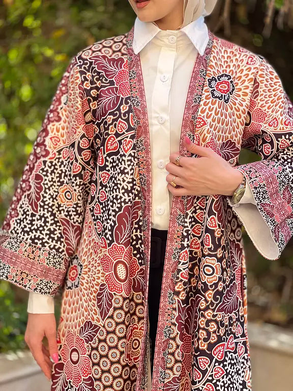 باقة في كفتان أحمر